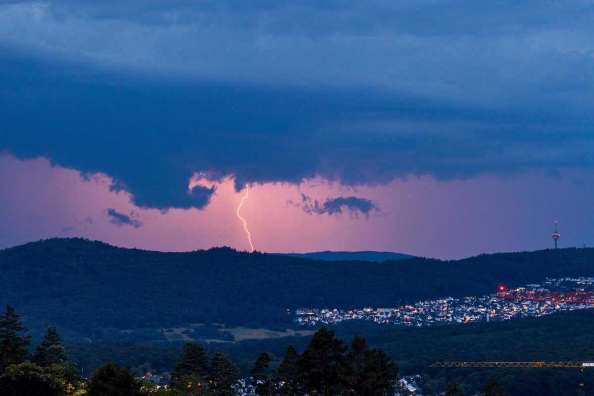 Wetter in NRW: Experte prognostiziert nach Sommerhoch einige Unwetter