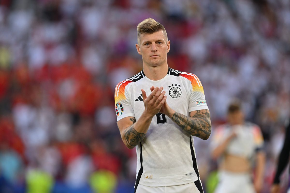 Aus dem Nichts! Toni Kroos verkÃ¼ndet einige Wochen nach seinem Karriereende, dass er auf dem FuÃŸballplatz zurÃ¼ckkehren wird.