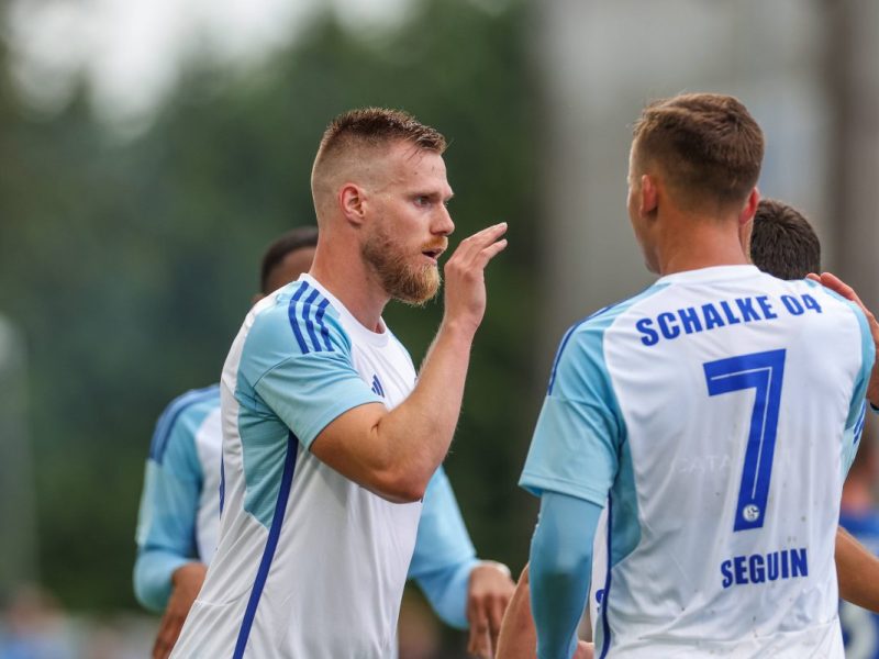 FC Schalke 04: Fans reiben sich verwundert die Augen – plötzlich steht ER wieder auf dem Trainingsplatz