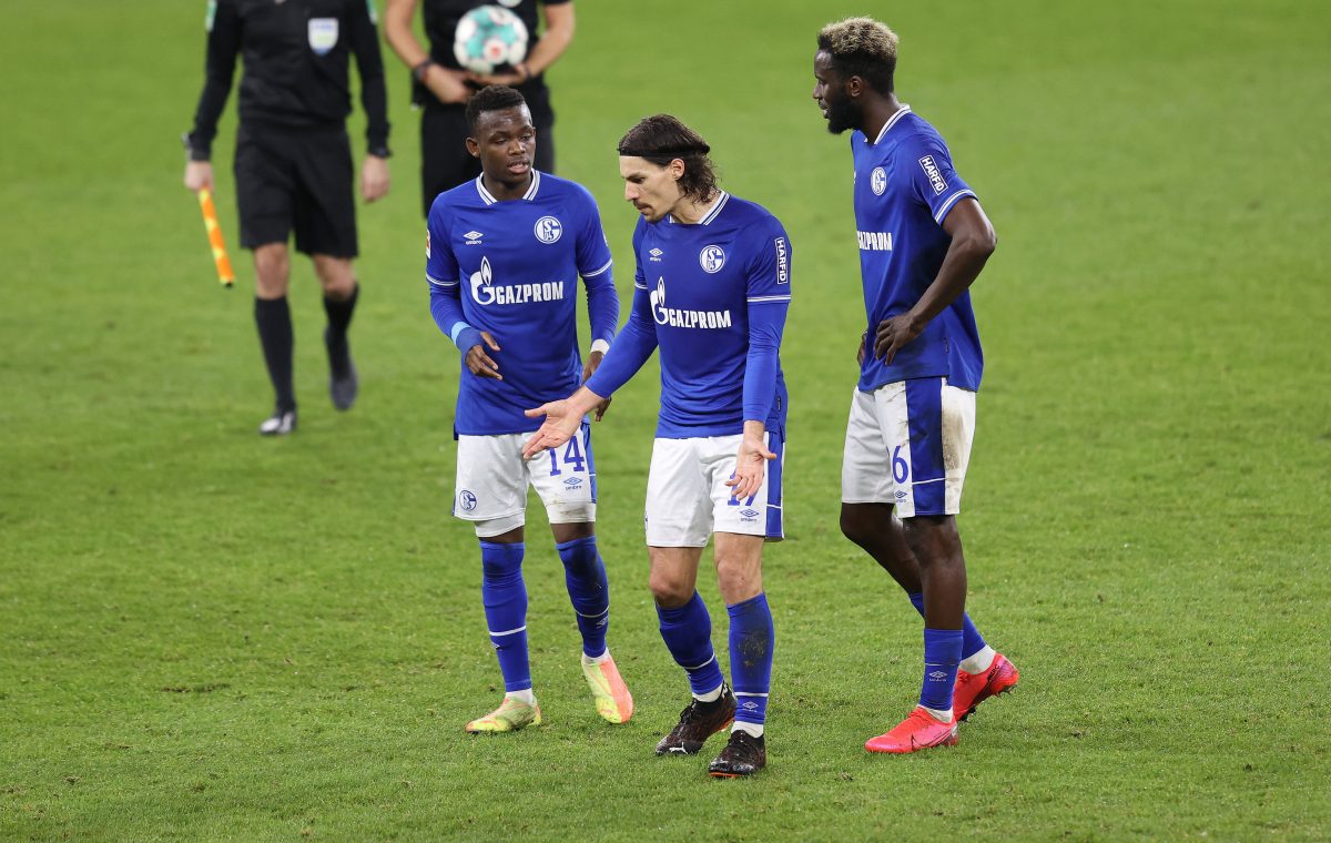 Bei Königsblau durchlebte er eine schwere Zeit, jetzt sorgt ein ehemaliger Schalke-Star für mächtig Furore. S04-Fans können es kaum fassen.