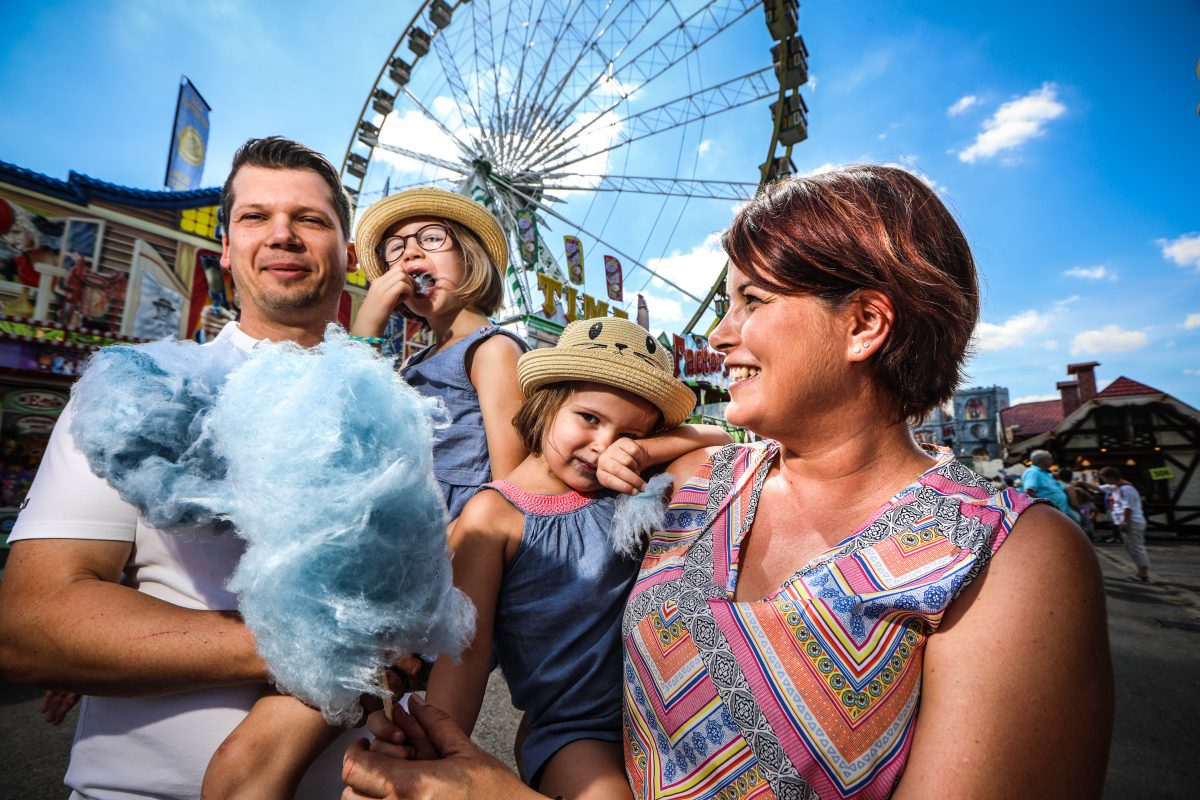 Eine Familie wollte zur Cranger Kirmes in Herne, kam dort aber nie an. (Symbolfoto)