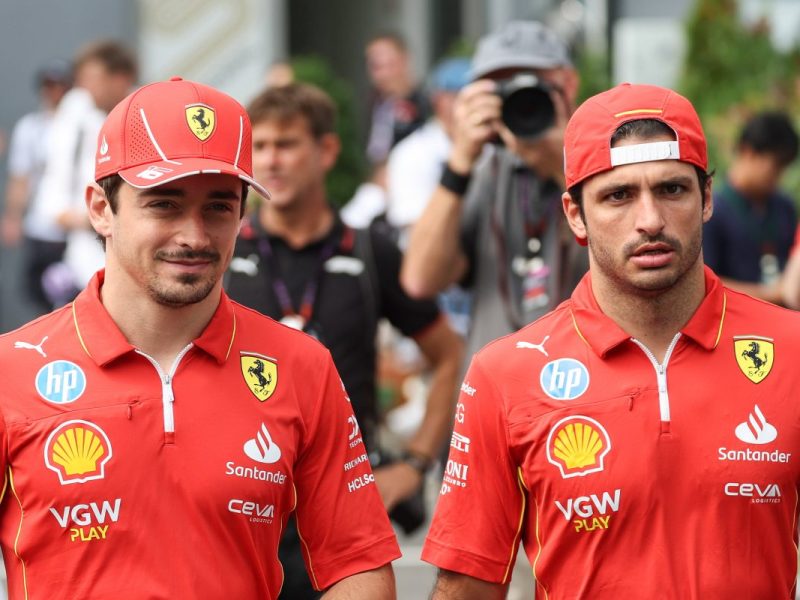 Heftige Worte von Ferrari-Pilot Charles Leclerc! Der Formel-1-Star äußert sich zu dem Verhältnis zu seinem Teamkollegen Carlos Sainz.
