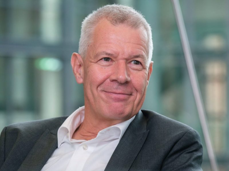 Peter Kloeppel und Ulrike von der Groeben präsentieren ein letztes Mal die Nachrichten bei RTL. Es ist ein Abschied mit Überraschungen...