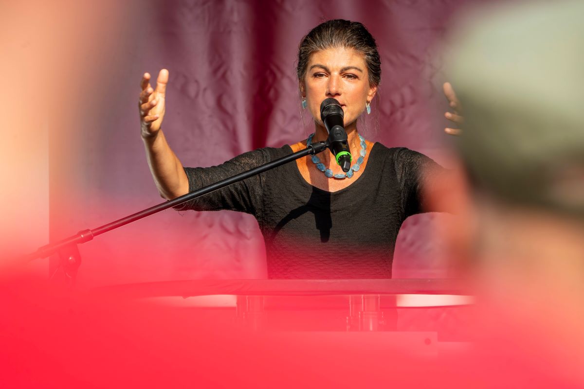 Ostdeutschland-Experte über Wagenknecht: sie würde gerne Wladimira Putinowa sein".