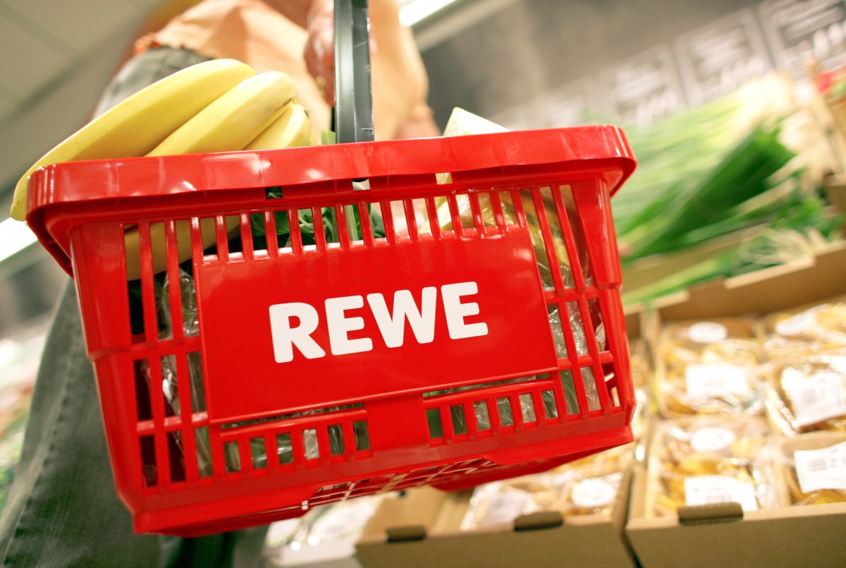 Bei Rewe und anderen SupermÃ¤rkten finden sich immer wieder nasse Bananen. (Symbolfoto)