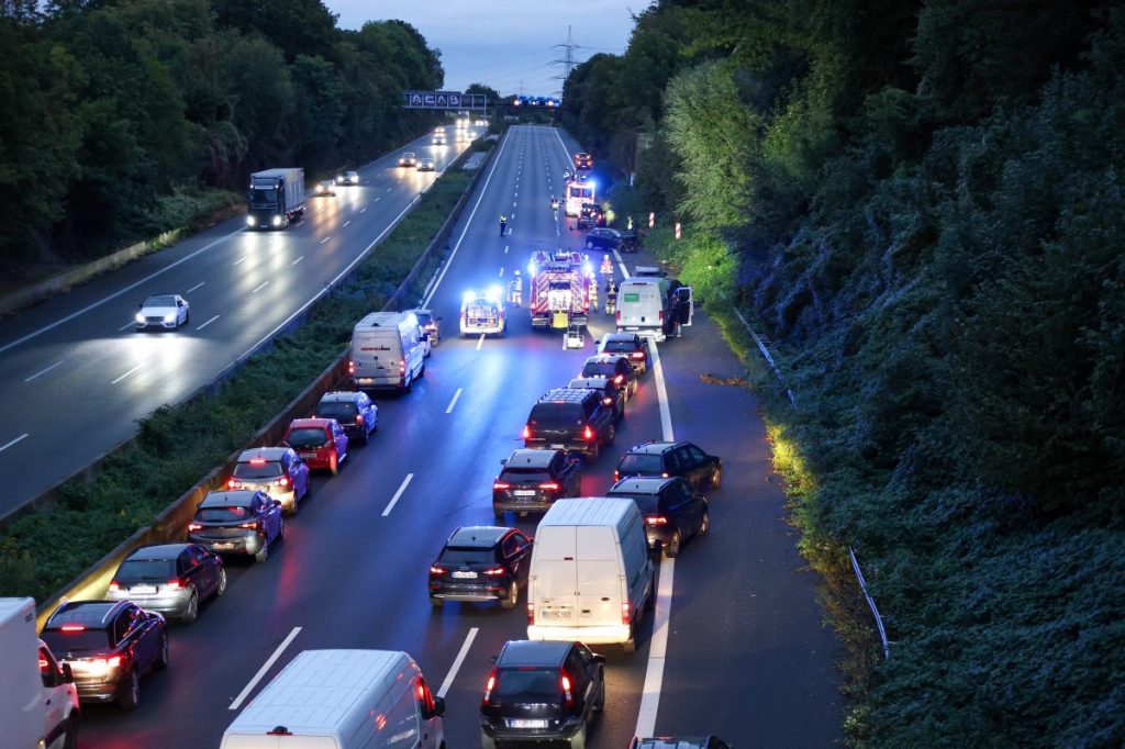 Schwer Unfall auf der A40 zwischen Essen und Gelsenkirchen kurz vor der Ausfahrt GE-Süd.