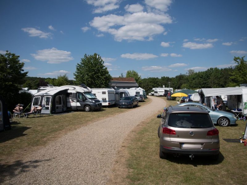 Der Urlaub auf dem Campingplatz kann unnötig teuer werden, wenn du eine Sache nicht beachtest! (Symbolfoto)