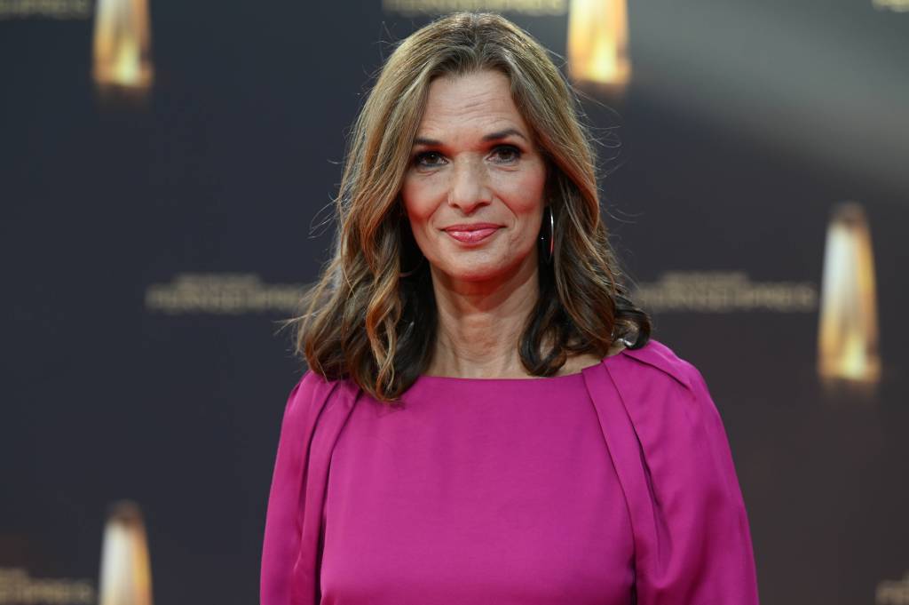Die Jouralistin und Moderatorin Julia-Niharika Sen bei der Gala und Verleihung des Deutschen Fernsehpreis in Köln.