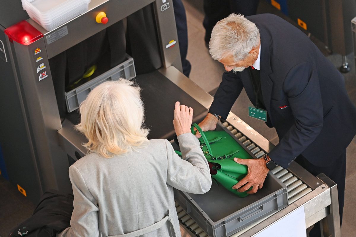 Flughafen KÃ¶ln/Bonn: Nach UnterwÃ¤sche-Vorfall kommt DAS ans Licht.