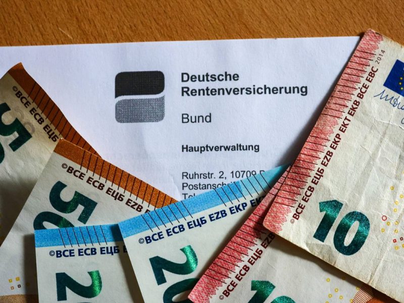 Rente Auszahlung April 2025: An diesen Tagen ist es so weit