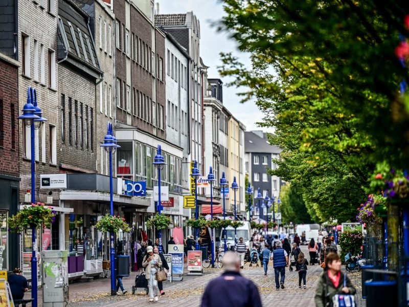 Fussgaengerzone in Duisburg-Meiderich