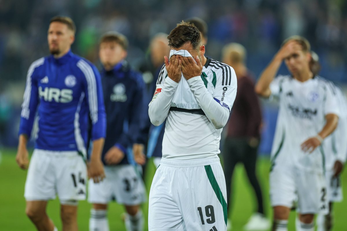 Schalke 04 setzt die Premiere von Kees van Wonderen in den Sand. Für den Pottklub hagelt es Rückschlag über Rückschlag.