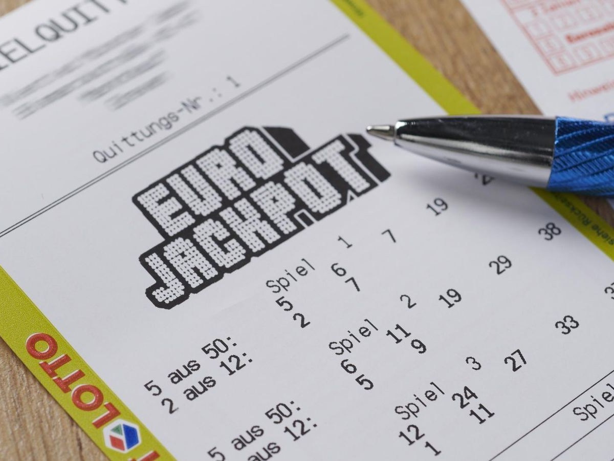 Der Eurojackpot steigt für die Ziehung am kommenden Dienstag, 12. November, zum vierten Mal in diesem Jahr über die 100-Millionen-Marke. Im ersten Rang werden rund 105 Millionen Euro ausgelobt.