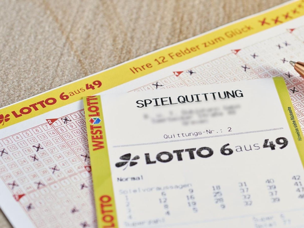 Zwei Spielteilnehmer aus Nordrhein-Westfalen sind am ersten November-Wochenende Millionäre geworden. An Allerheiligen gingen 1,1 Millionen Euro an einen Tipper aus dem Kreis Soest. Einen zweiten NRW-Millionär gibt es seit Samstag, 2. November, bei LOTTO 6aus49. Hier werden rund 1,2 Millionen Euro im Rhein-Sieg-Kreis ausgezahlt.