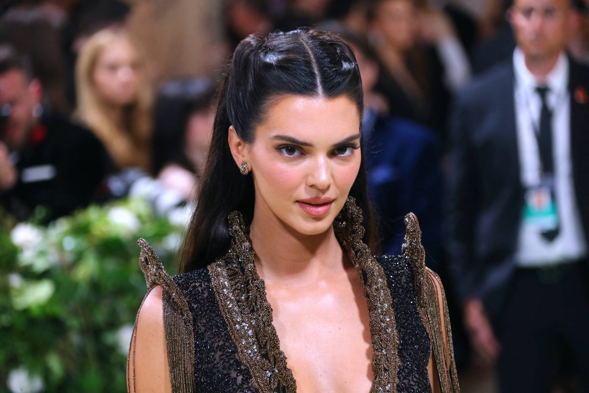 Kendall Jenner zeigt sich oben ohne.