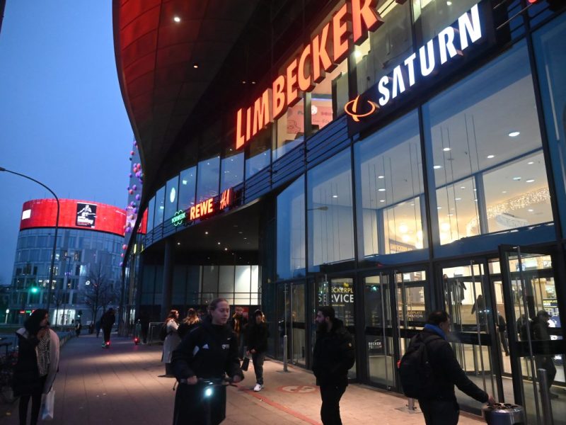 Limbecker Platz in Essen verrät es selbst – es geht um die Öffnungszeiten