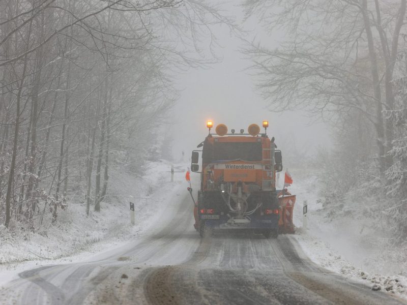 Wetter in NRW: „Schneebombe“ rollt auf uns zu – jetzt wird es glatt und eisig kalt