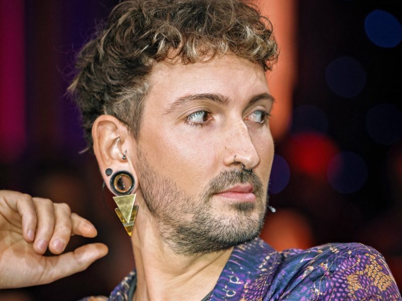Eigentlich kennt man den „Bares für Rares“-Star immer fröhlich, doch hierbei kann der Händler seine Emotionen nicht mehr zurückhalten.