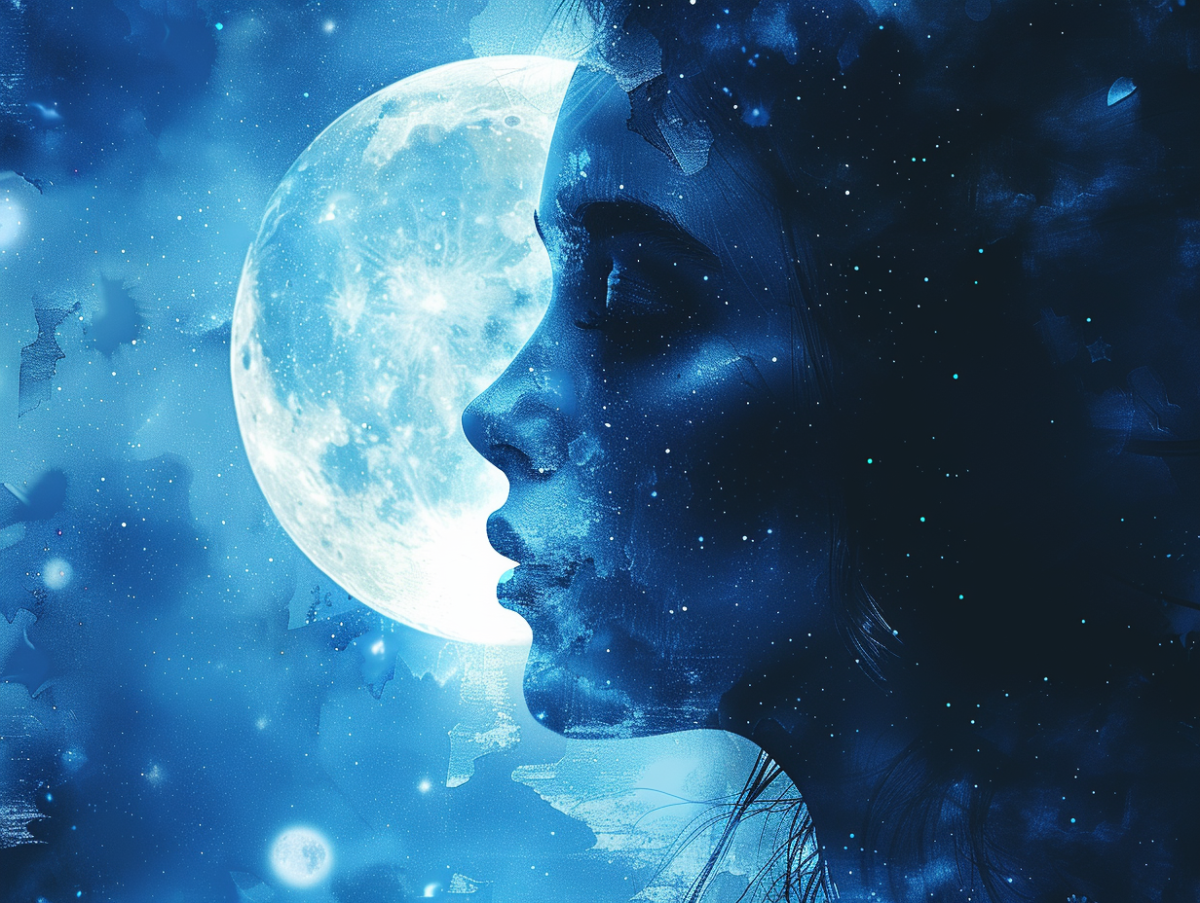 Frau vor dem Mond im blauen Universum