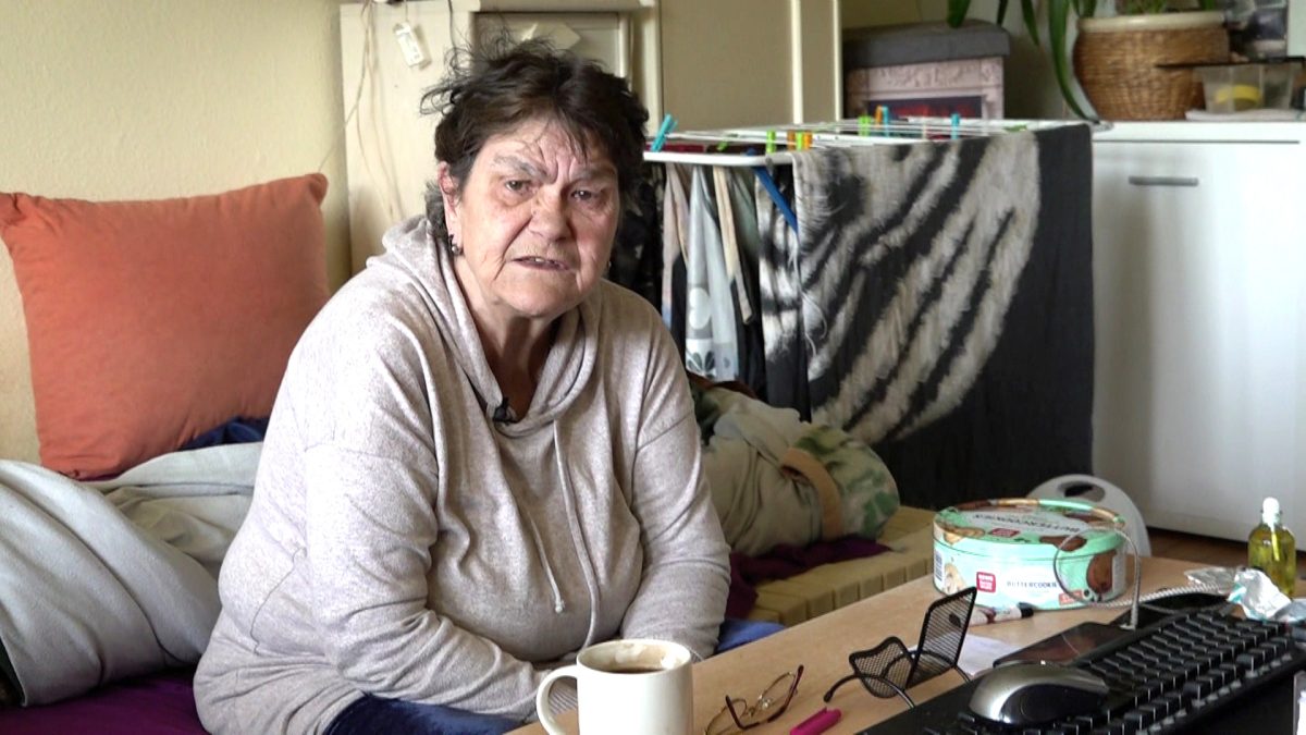 Regina lebt seit Jahren von Bürgergeld. Doch schockt die Rentnerin nun mit den neuesten Bildern ihrer Wohnung die Zuschauer.