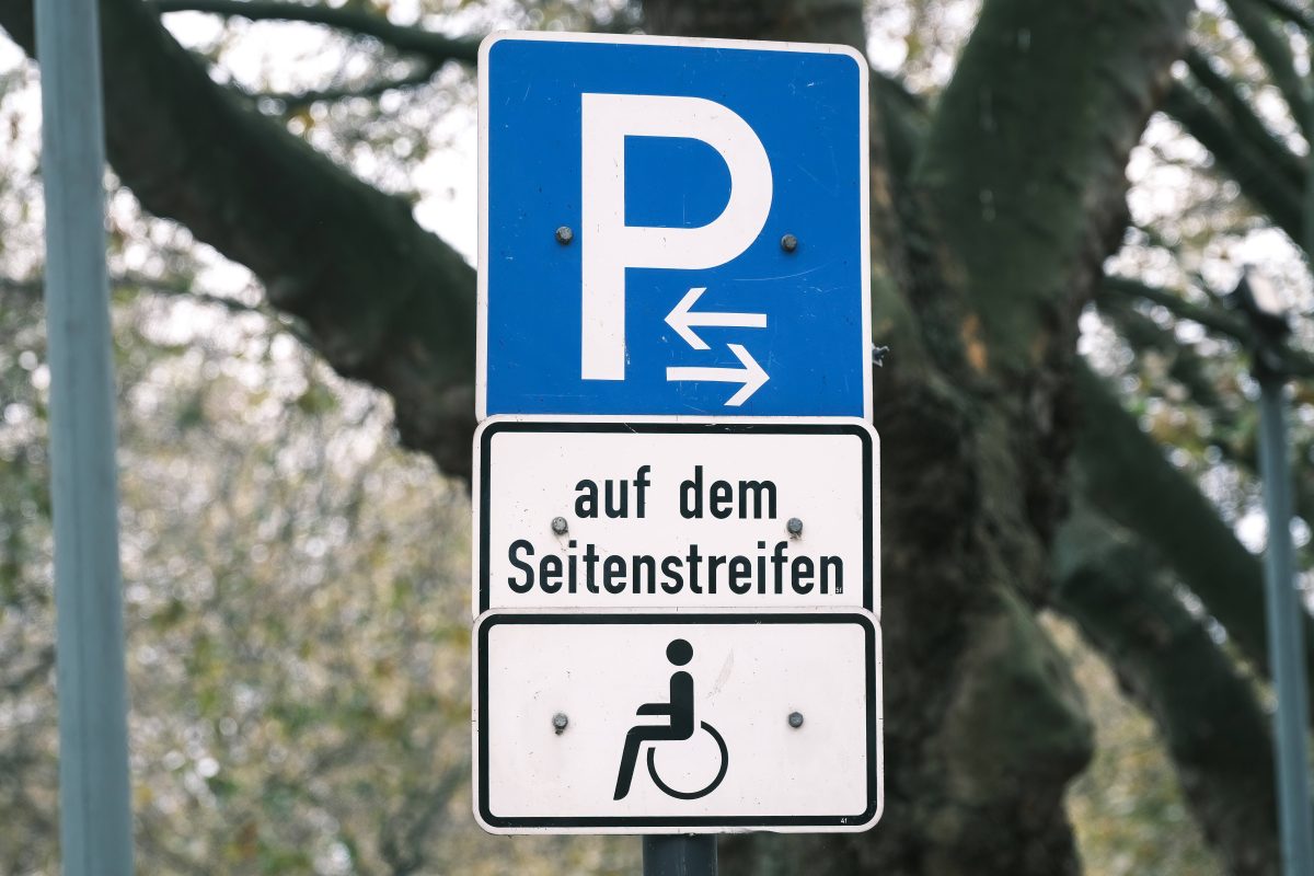 In NRW gibt es Ärger um einen Behinderten-Parkplatz!