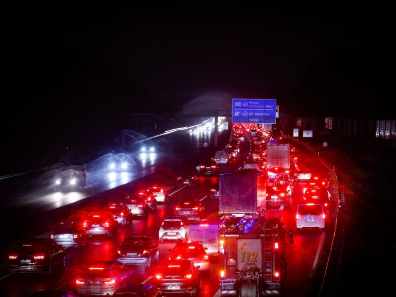 A40 in Dortmund: Wasserrohrbruch mit Ã¼blen Konsequenzen ++ Langer Stau