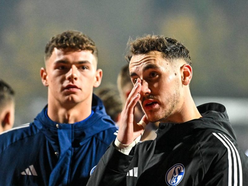 Er zählt zu den größten Talenten bei Schalke 04. Doch nun muss er einen kleinen Rückschlag hinnehmen. Dieser könnte sich jedoch noch auszahlen.