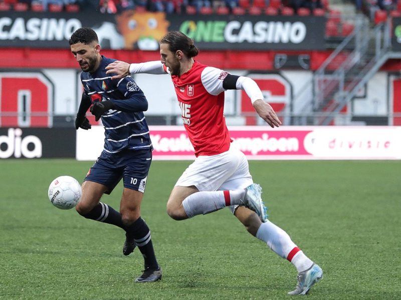 Der FC Schalke 04 ist weiterhin auf der Suche nach Neuverstärkungen. Ein Ex-Schützling von Kees van Wonderen könnte dabei interessant werden.