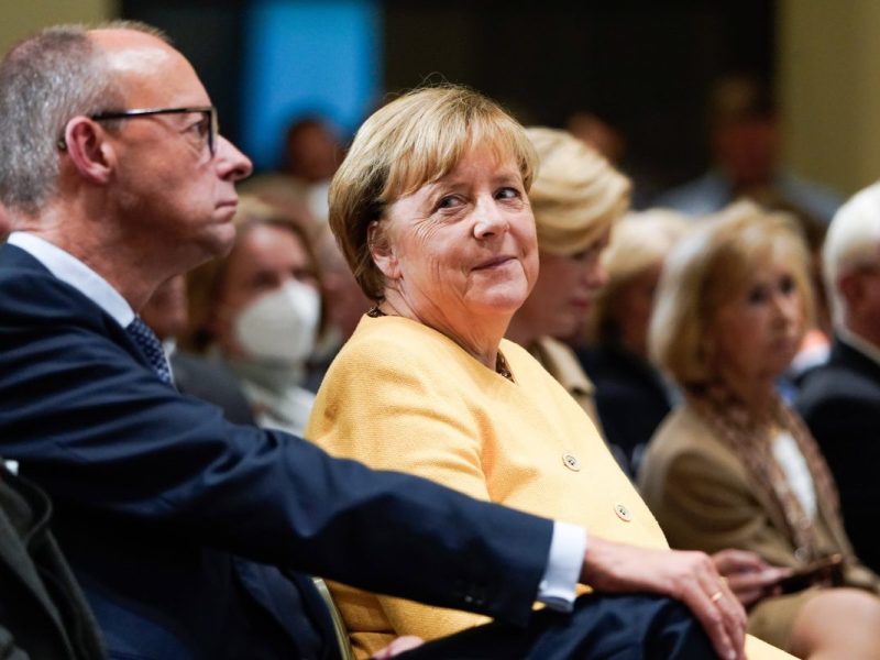 Streit in der CDU! Merkel attackiert Merz wegen AfD-Mehrheit.