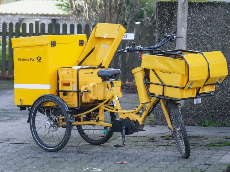 Die Deutsche Post DHL streikt auch am Mittwoch. (Archivfoto)