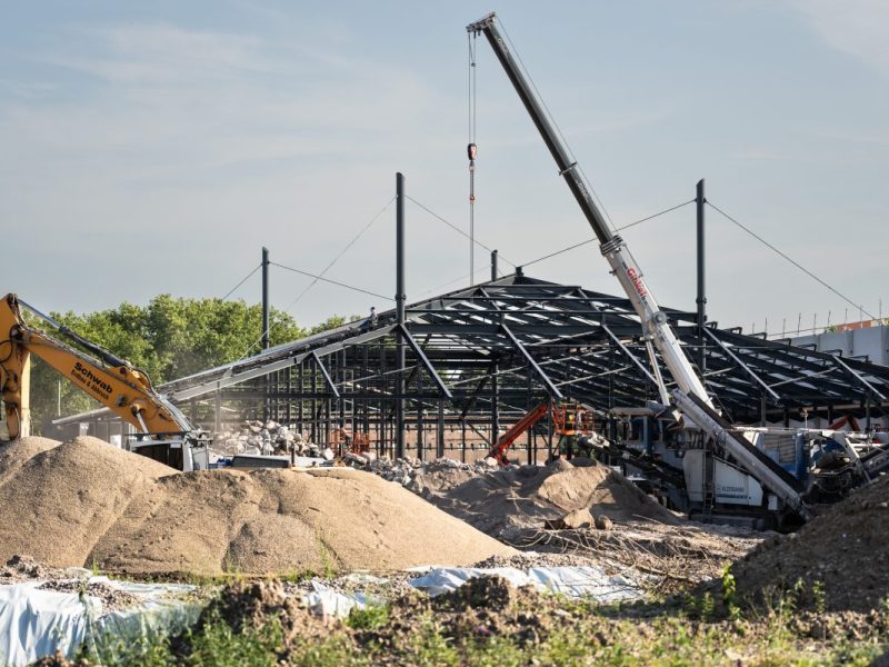 Die Bauarbeiten des neuen Hornbach in Duisburg