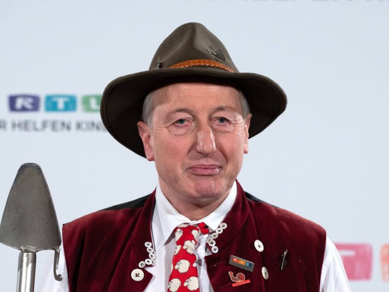 Schäfer Heinrich liegt im Krankenhaus. Warum sich der „Bauer sucht Frau“-Star plötzlich einer Operation unterziehen musste...