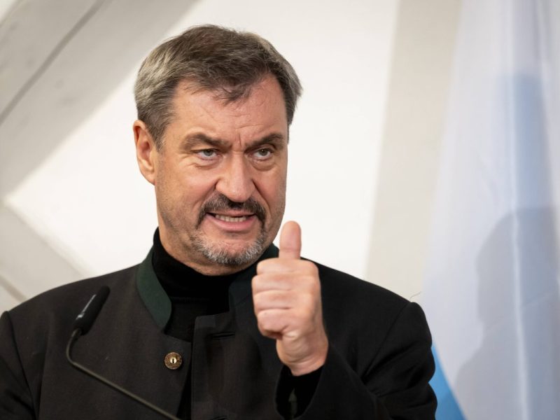 Söder stellt sich schützend vor den Kanzlerkandidaten der Union und dreht den Spieß um.