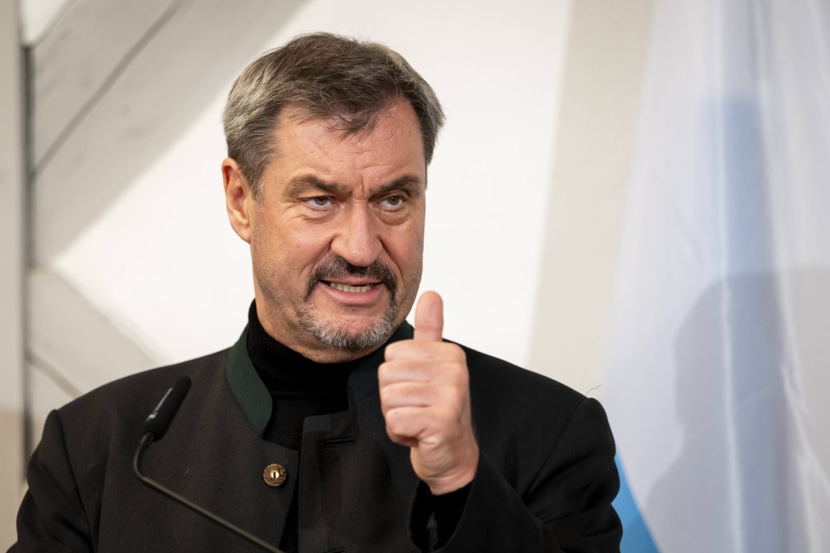 Söder stellt sich schützend vor den Kanzlerkandidaten der Union und dreht den Spieß um.