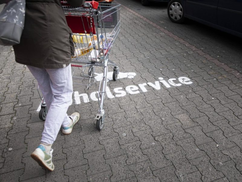 Eine Rewe-Kundin erlebt eine unschöne Erfahrung. (Symbolfoto)