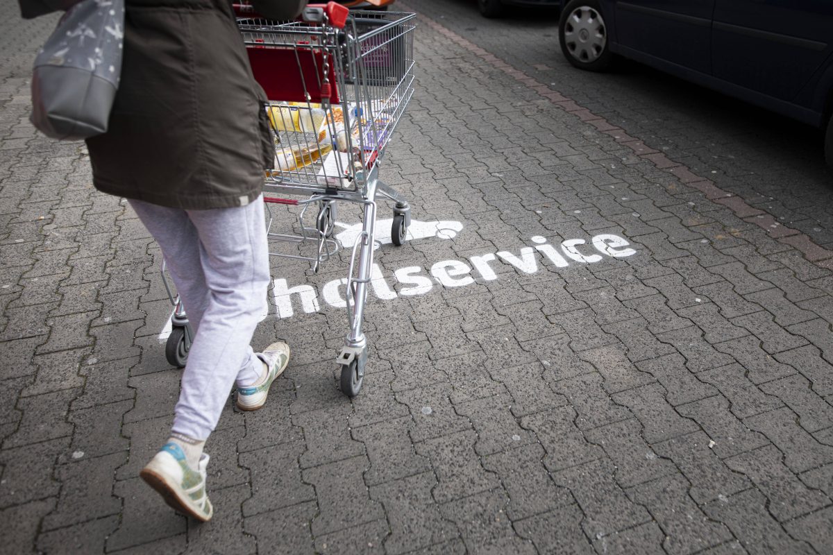 Eine Rewe-Kundin erlebt eine unschöne Erfahrung. (Symbolfoto)