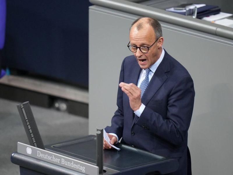 Bei diesem Satz von Friedrich Merz geht ein Raunen durch den Bundestag.