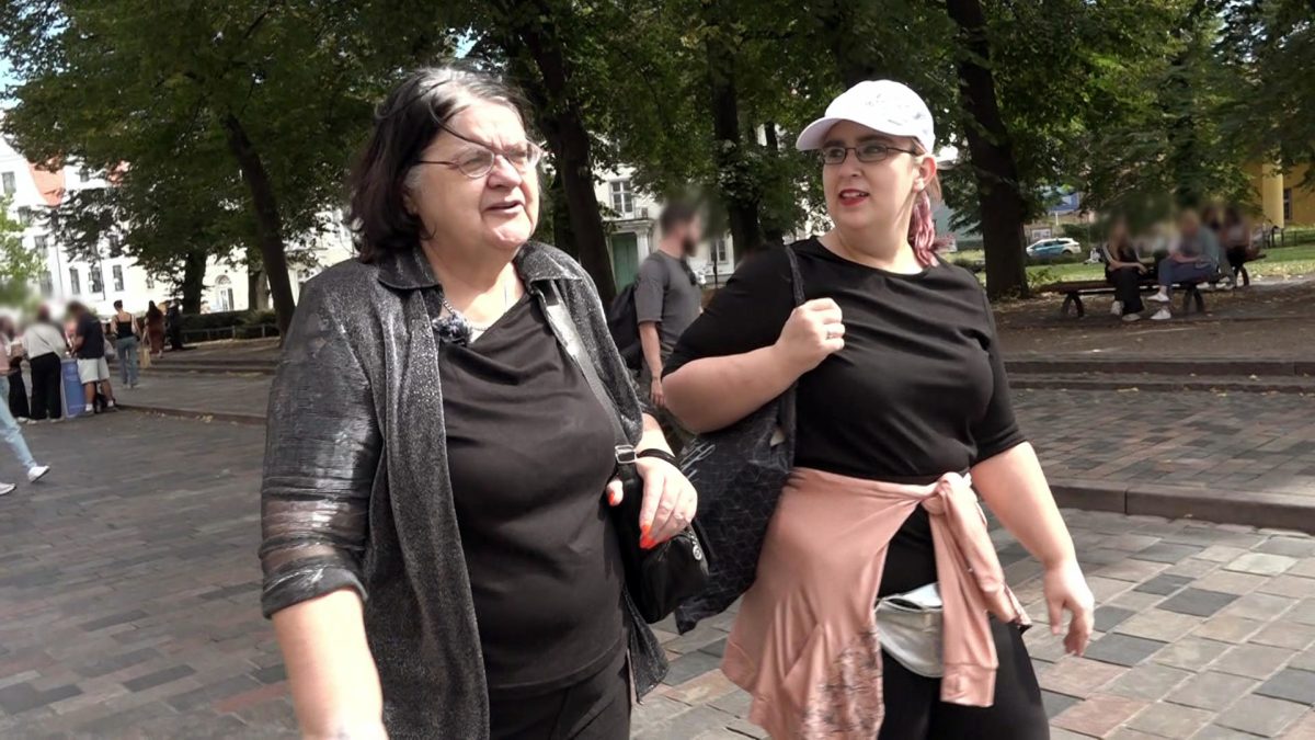 Bürgergeld: Zehnfach-Mama Brigitte schimpft früher auf Putzstellen.