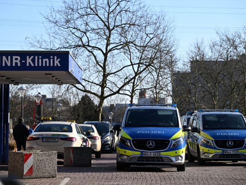 An der Uni-Klinik in Düsseldorf wurde ein Arzt mit einem Messer bedroht.
