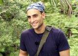 „GZSZ“-Star Timur Ülker brachte pikante Geschichten mit ins Camp. Jetzt gibt der Schauspieler weitere Details zu.