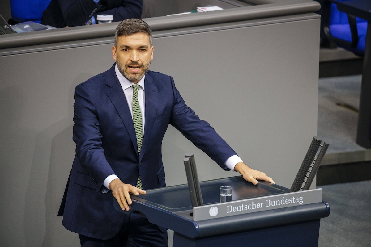 FDP-Politiker Konstantin Kuhle verteidigt eine mögliche schwarz-gelbe Koalition nach der Bundestagswahl.
