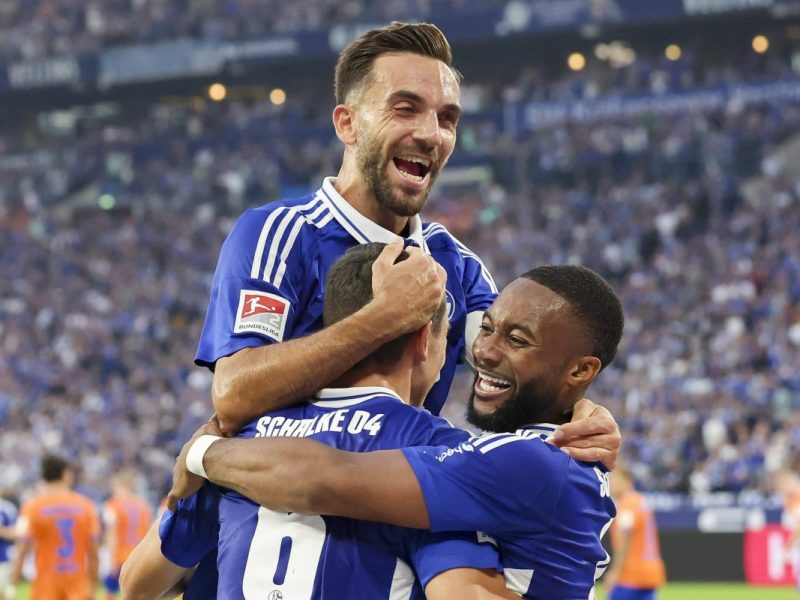 Spätestens im Sommer muss sich der FC Schalke 04 wohl von einem Spieler trennen.