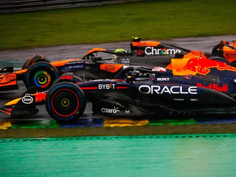 In der Formel 1 kämpfen Red Bull und McLaren erbittert gegeneinander.
