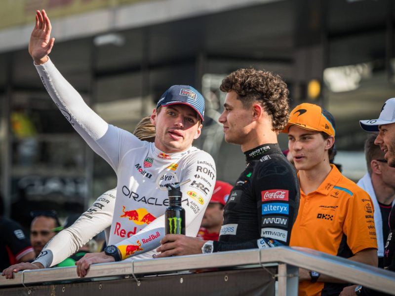 In der Formel 1 will McLaren Max Verstappen stürzen.
