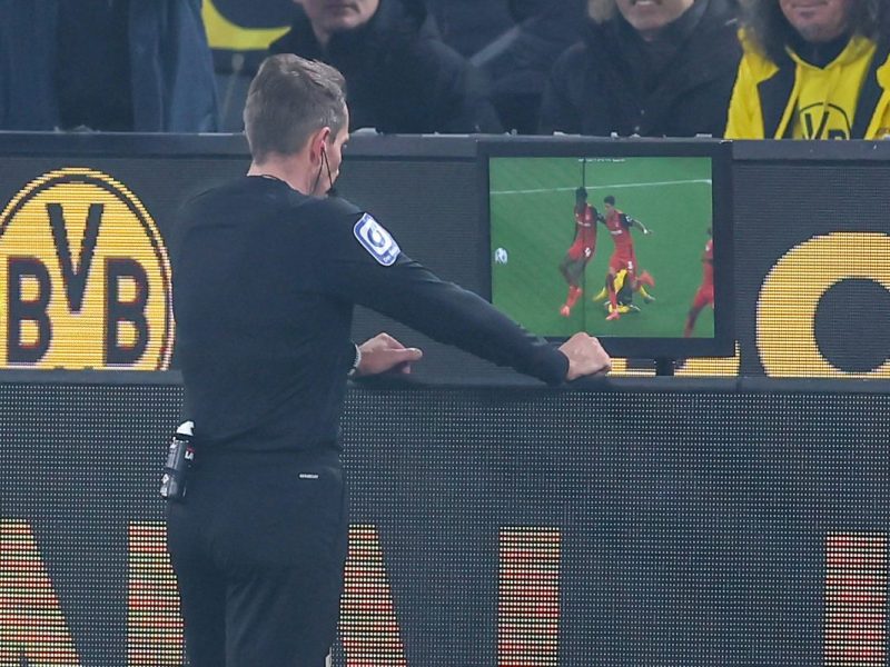 Es könnte zu einer großen Premiere kommen. Im Fokus steht das Bundesliga-Spiel des BVB gegen den VfB Stuttgart.