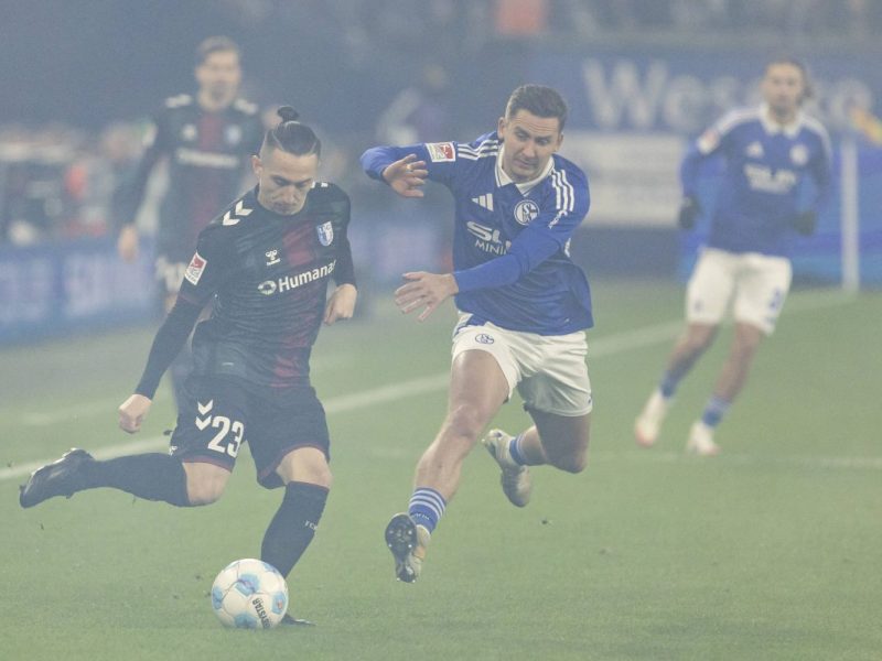 Paul Seguin ist im Spiel Schalke - Magdeburg mit einer bitteren Szene aufgefallen. Bei den Fans herrschte im Nachgang nur Unverständnis.