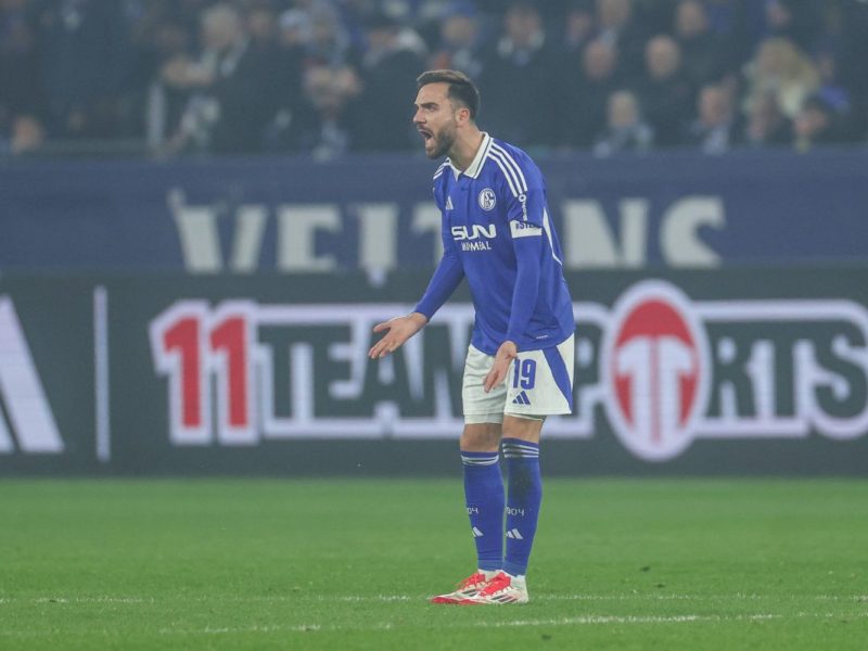 Schalke 04 bekommt gegen den 1. FC Magdeburg die Grenzen aufgezeigt. Der Kapitän der Knappen ist nach der Partie richtig deutlich geworden.