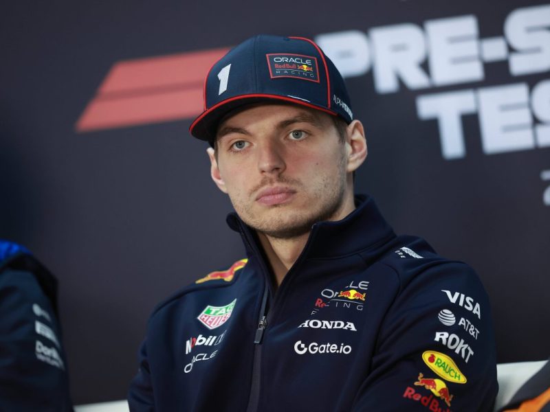 Red Bull und Formel-1-Weltmeister Max Verstappen werden heftig kritisiert! Eine Motorsportlegende nimmt kein Blatt vor dem Mund.