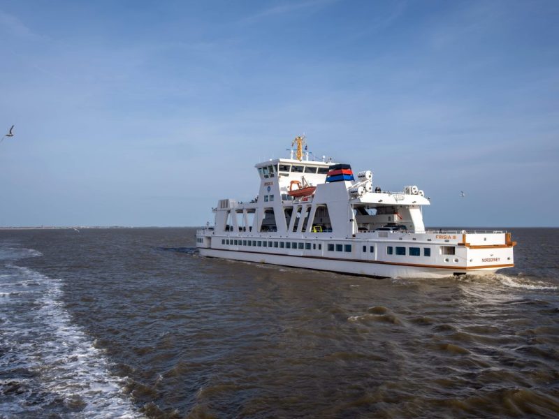 Das Faehrschiff Frisia III auf dem Weg in den Norderney-Urlaub