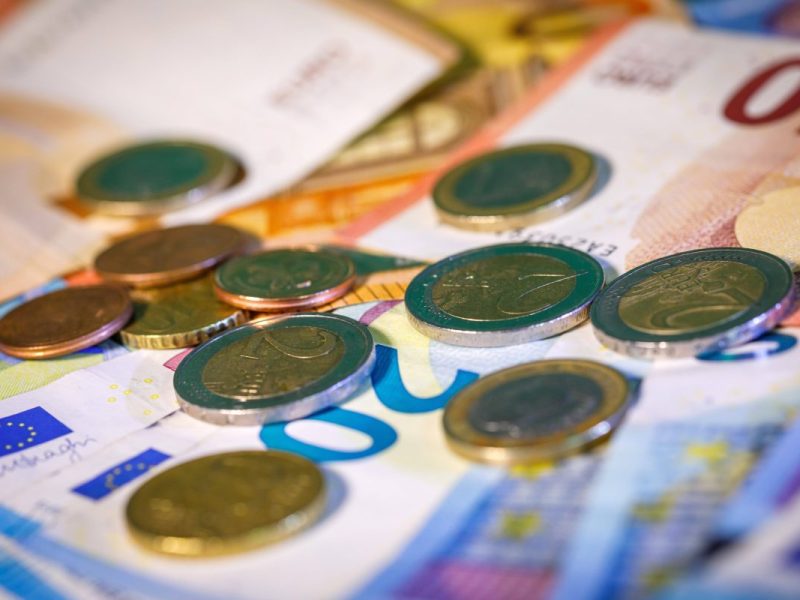 Immer mehr Menschen setzen auf Kartenzahlung anstatt auf Bargeld.